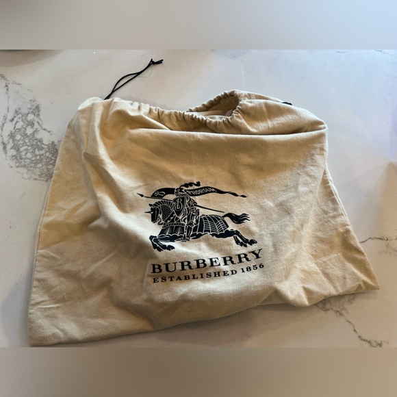 Burberry Medium Tote Bag - Picture 5 of 7